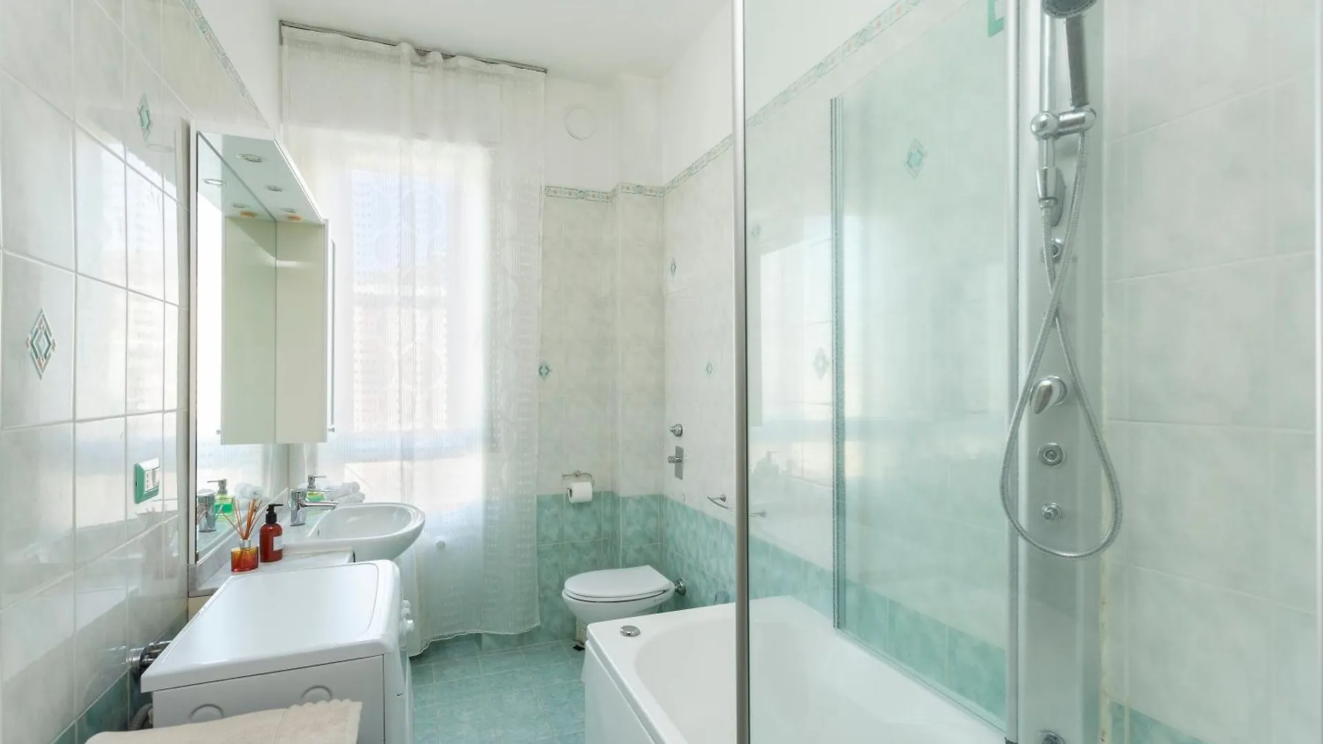 Apartment Two Spacious Bedrooms 1 Minute To Metro Stop Milan Italy