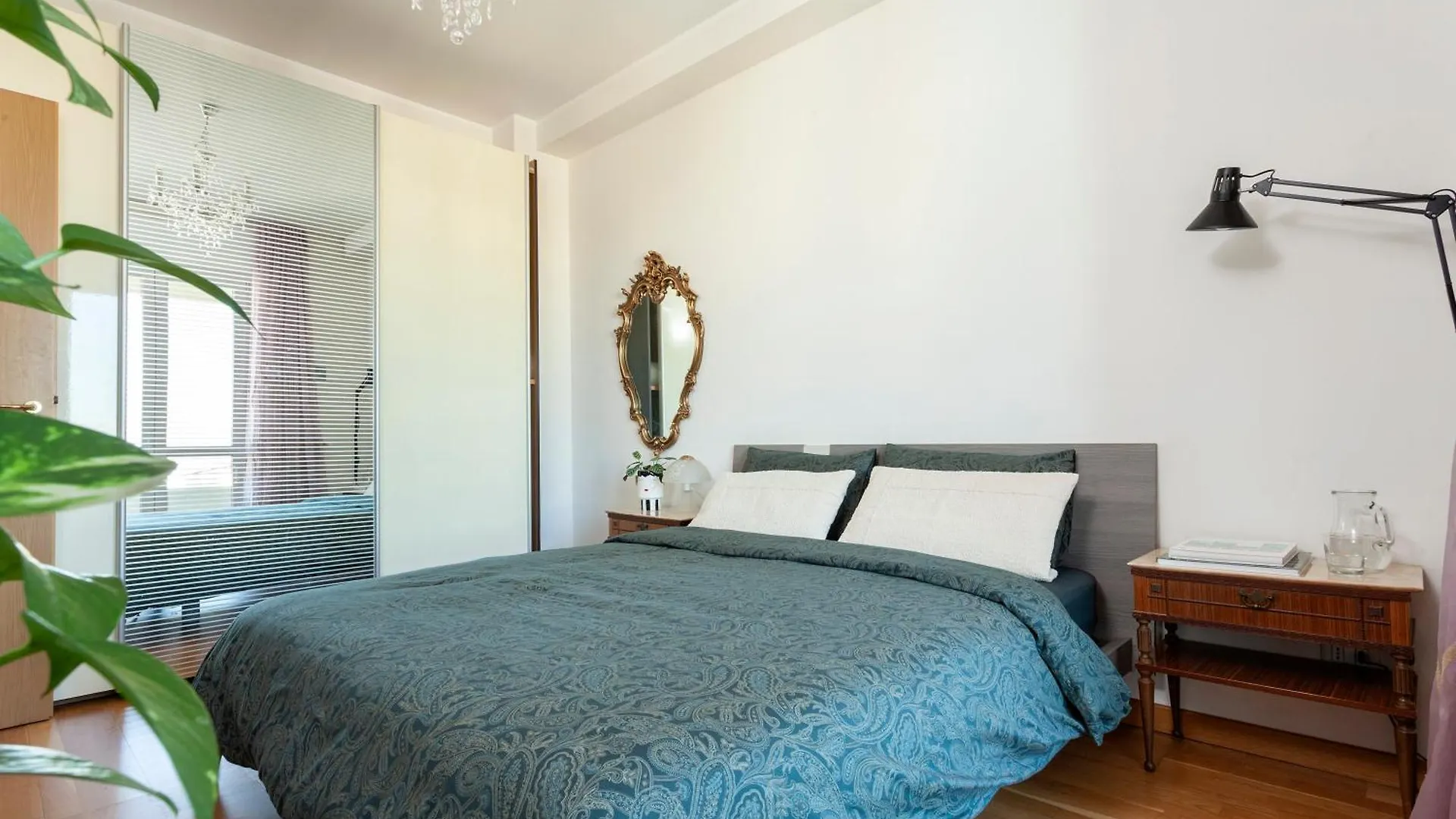 Apartment Two Spacious Bedrooms 1 Minute To Metro Stop Milan