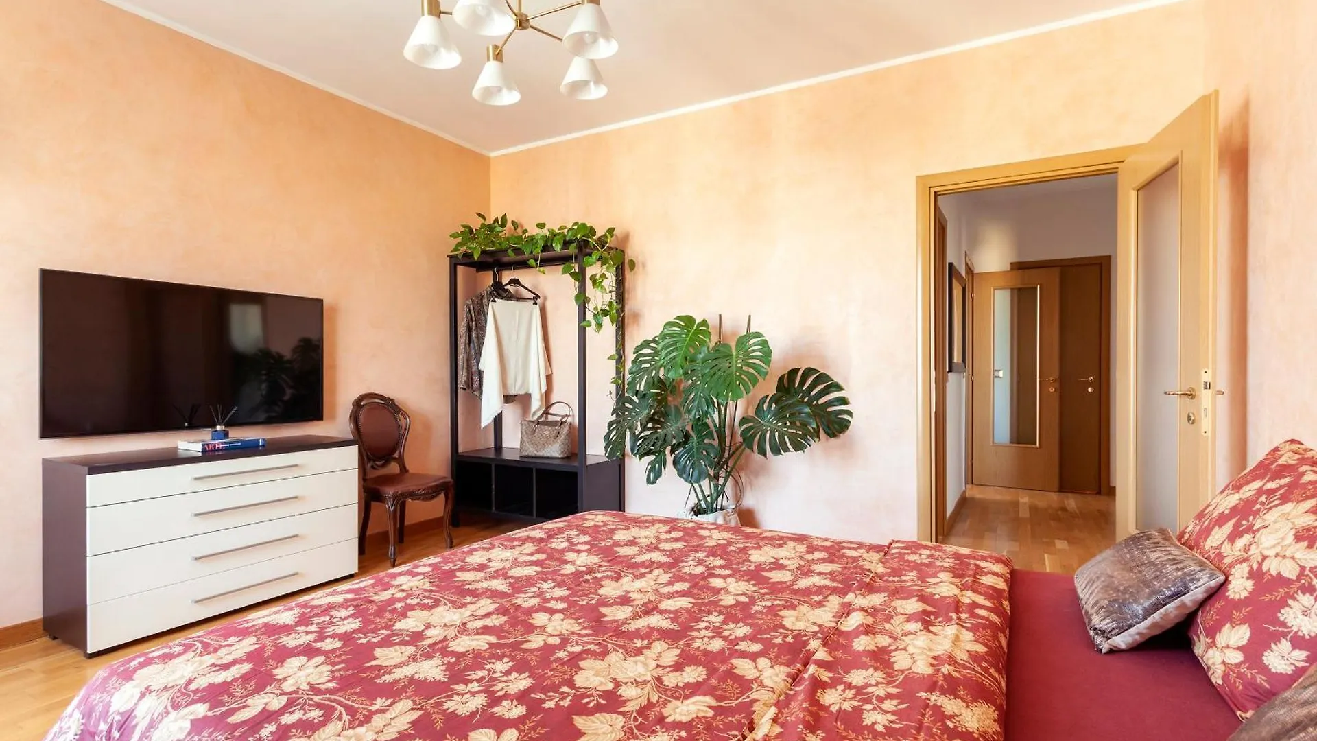 Two Spacious Bedrooms 1 Minute To Metro Stop Milano İtalya